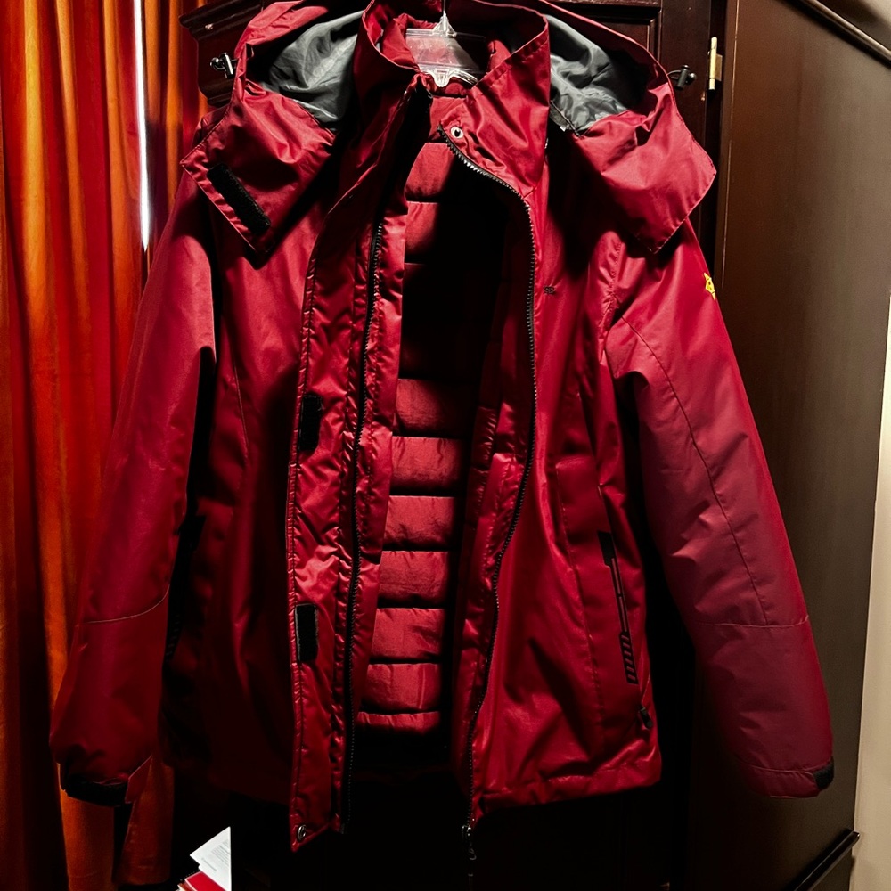 Burgundy Hooded Ski Coat 🎿 ⛷️ with removable shell